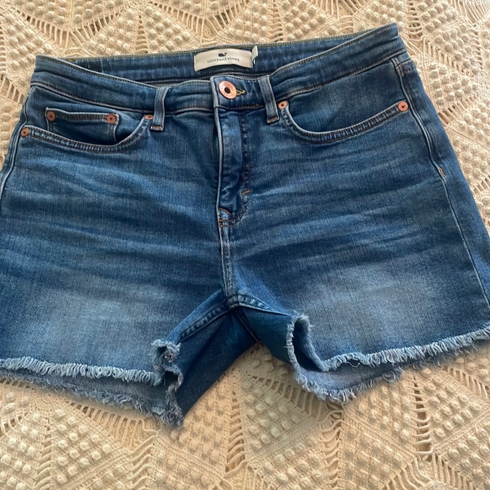 Vineyard Vines Women’s Jean Shorts Size 27, 3.5” inseam 9” Rise Excellent Denim